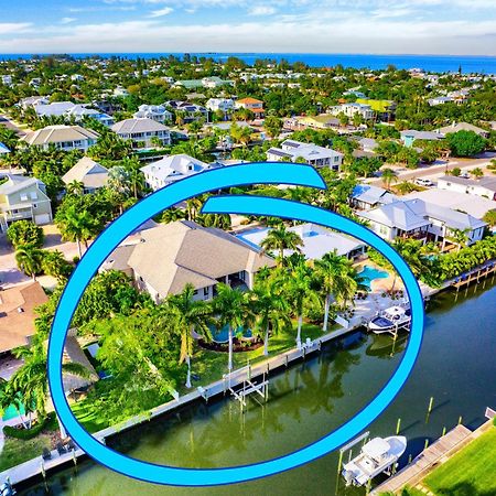 Bikinis And Martinis Waterfront Canal Villa Anna Maria Bagian luar foto