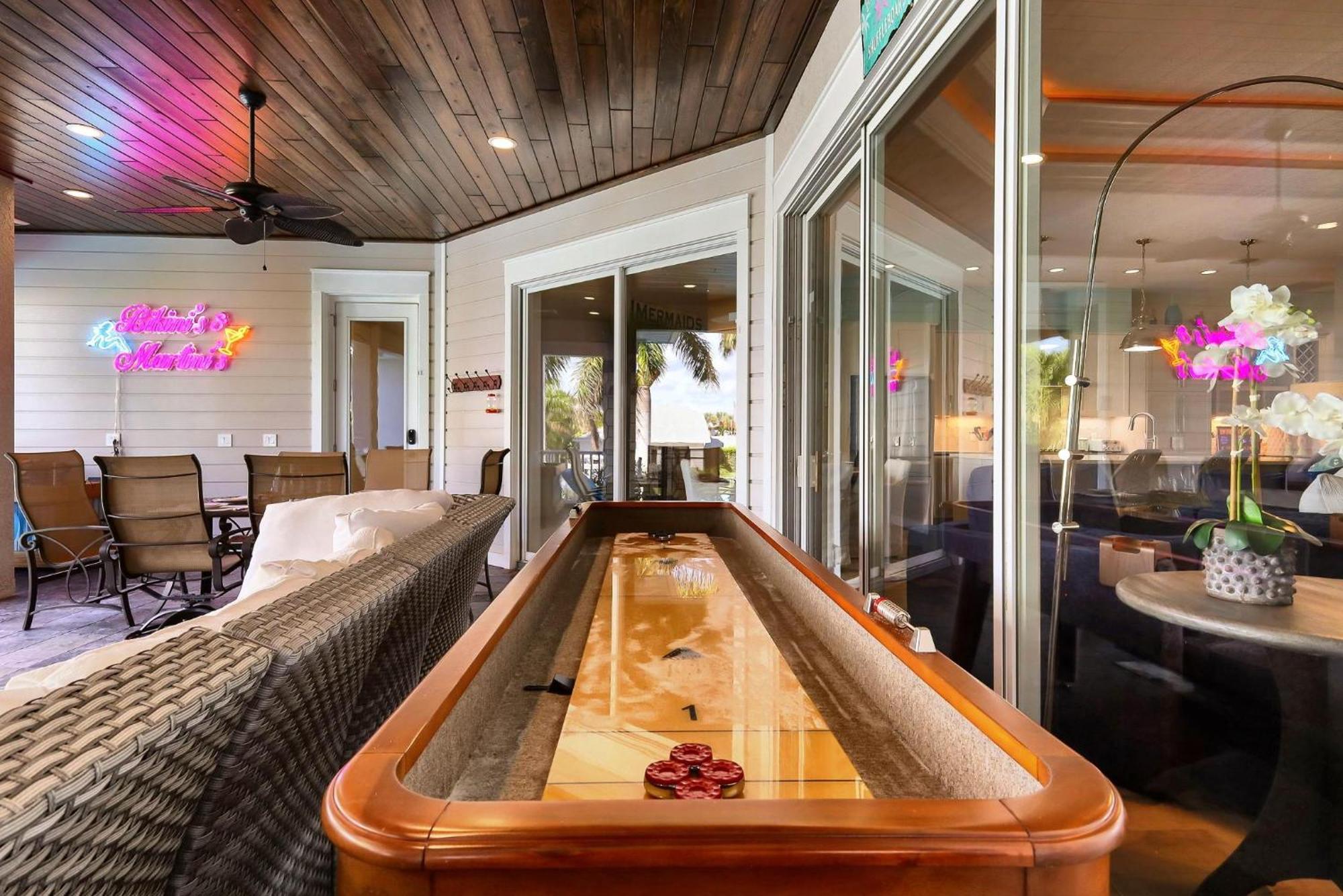 Bikinis And Martinis Waterfront Canal Villa Anna Maria Bagian luar foto